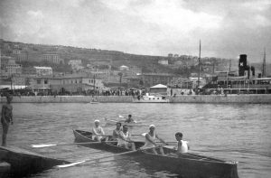 1934,24.6. ispred kluba korm. Kopani, br. 2. Sikić , ostali nepoznati, Fotoarhiva Hreljanović