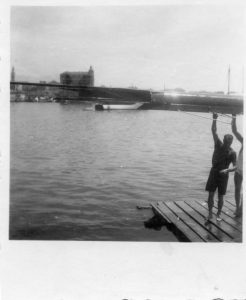 1938 dizanje oštećenog čamca u Splitskoj luci