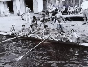 1967 Juniorski četverac s kormilarom Jadrana (R.Hinić, A.Simonić, V.Skočilić i Ž.Bonifačić s kormilarom B.Petričić) pristaje na ponton nakon pobjede u Klagenfurtu,